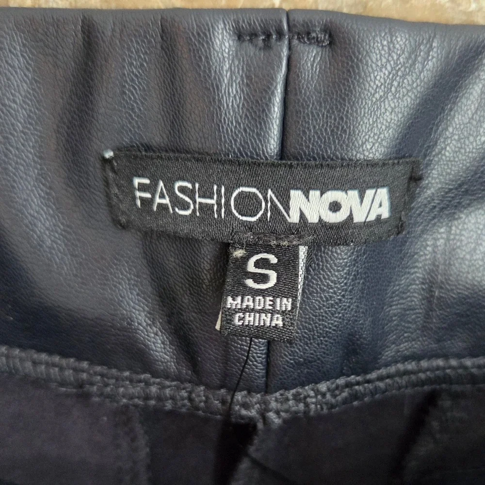 Fashion Nova‎ Women Black Faux Leather Belted Tapered Pants Size S High Rise